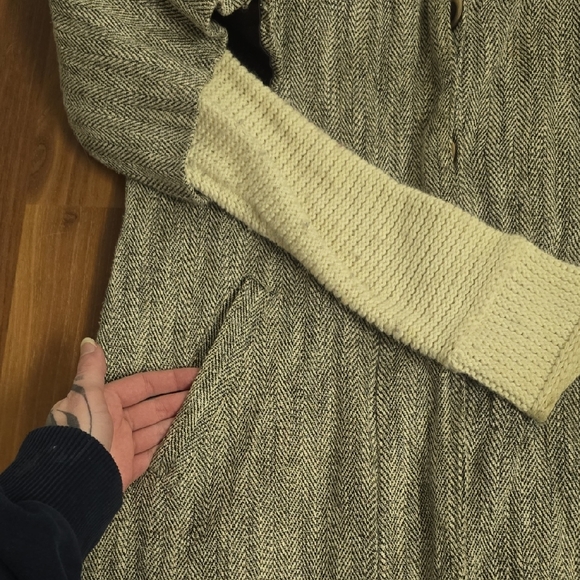 Gray Knit Women's Coat herringbone funnel coat with 3/4 sleeve and wrist warmer - Picture 4 of 6